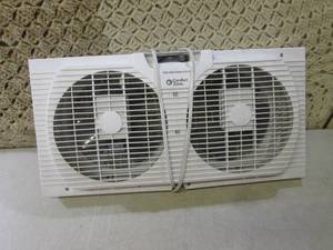 lot 29 image: (EW5) Comfort Zone Window Fan One s...