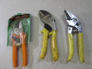 lot 35 image: (RMDR) 3 Pruners...
