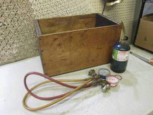 lot 44 image: (RM4) Vintage Wood Box Full Propane...