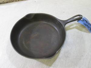 lot 46 image: (RM4) 9 Cast Iron Skillet...