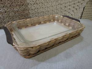 lot 48 image: (RM4) Pyrex Bake Dish with Wicker H...
