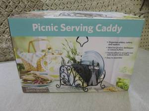 lot 70 image: (BS) Picnic Serving Caddy...