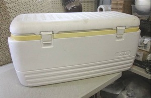 lot 87 image: (EW2) Large Igloo Cooler ...