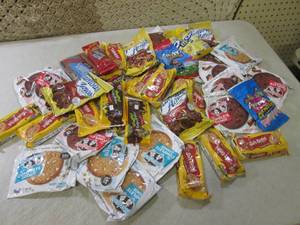 lot 106 image: (B-2) Large Assortment Packs of Coo...