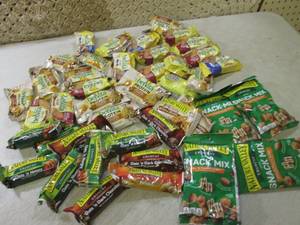 lot 115 image: (C-3) Assorted Nature Valley and Be...