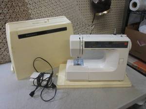 lot 125 image: (RM5) Kenmore 12 Stitch Sewing Mach...