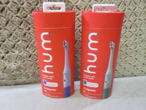 lot 137 image: (F-0) Lot of 2 Hum by Colgate Smart...