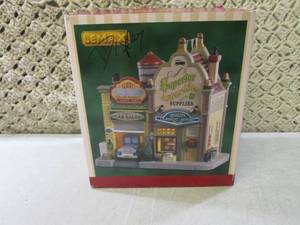 lot 147 image: (BSB) Lemax Porcelain Lighted Build...