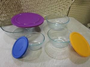 lot 189 image: (RM1) Pyrex Bowls...