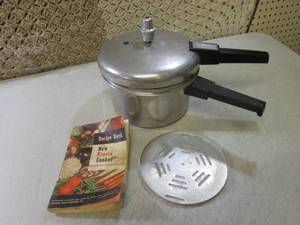 lot 202 image: (RM2) Vintage Presto Pressure Cooke...