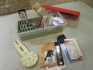 lot 232 image: (BSB) Small Tote Full of Crafting T...