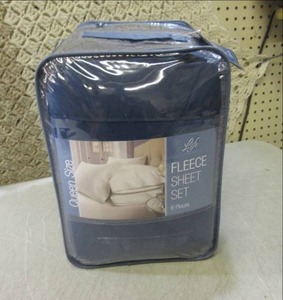 lot 234 image: (F-1) Queen Size 6pc Fleece Sheet S...