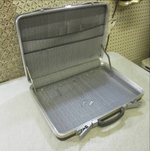 lot 235 image: (EW4) Vintage Star Elite Slimline L...