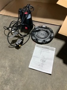 lot 49 image: Everbilt  HP Pool Cover Pump
