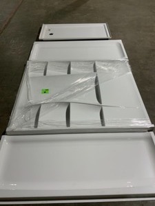 lot 62 image: Delta Classic 400 32 in. x 60 in. x 72 in. Shower Kit with Right Hand Drain in White