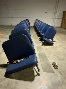 lot 76 image: (20) School Bus Seats with Seat Belts & Most Hardware From a 2016 School Bus. Various Conditions. See Pictures