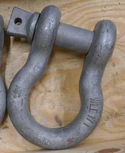 lot 16 image: 1-12 17 TON D-Ring Towing Rigging Shackle