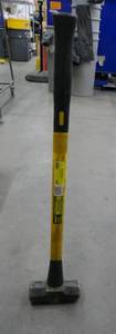 lot 19 image: 10 lb Sledge Hammer with fiberglass handle, like new