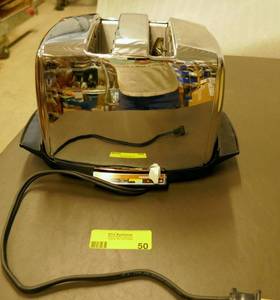 lot 50 image: Like new Sunbeam toaster