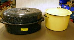 lot 51 image: Enamel Canning kettle and deep roaster