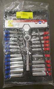 lot 62 image: New 24pc set of 14 sockets with ratchet, blue side is metric, red is standard