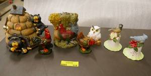 lot 115 image: Bear and honey hive bank, chickens and bells