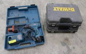 lot 138 image: Working cordless drill with 2 batteries and charger, and 2 empty Dewalt boxes