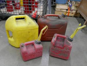 lot 158 image: lot of 4 plastic gas cans