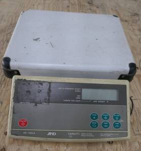 lot 163 image: AND 60lb scale - turned on and it came on briefly and turned off, guessing needs new batteries Sold as is