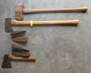 lot 173 image: 4 Wood splitting wedges, a hatchet and a couple axes