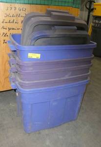 lot 187 image: Stack of 5 totes with covers