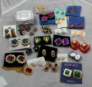 lot 188 image: Jewelry box and a bunch of costume jewelry necklaces and ear rings