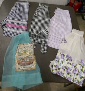 lot 207 image: Lot of 5 vintage aprons, 3 are new, unworn with embroidery