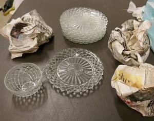 lot 214 image: Vintage set of 8 dessert plates and 8 cups - no chips or cracks, diamond pattern