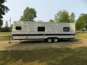 lot 1 image: 1997 27 Gulf Stream Travel Trailer