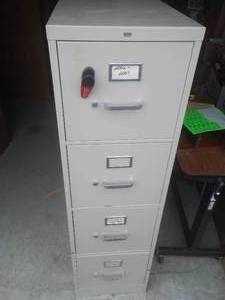 lot 15 image: 4 Drawer File Cabinet.