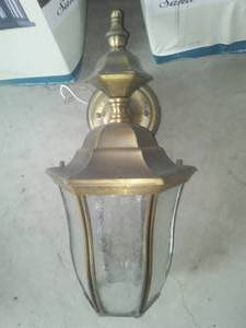 lot 18 image: Exterior Bronze Lamps (4)