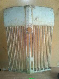 lot 34 image: Ford N8 Tractor tractor grill. Excellent condition.