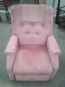 lot 67 image: Power Lift Chair