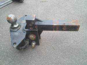 lot 83 image: 2 38 Ball Hitch with equalizer application.