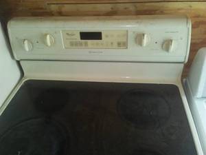 lot 113 image: Whirlpool Stove  Accubake, Glass top.