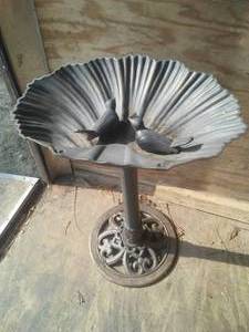 lot 141 image: Poly Bird Bath - super cute.