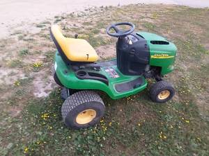 lot 187 image: John Deere L110.