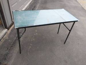 lot 92 image: Collapsible Table - small - glass top.
