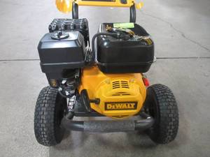 lot 20 image: Dewalt 3300 PSI at 2.4 GPM Honda Cold Water Professional Gas Pressure Washer DXPW3324I