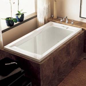 lot 105 image: Evolution 6 ft. x 36 in. Reversible Drain Soaking Tub in White, 7236V.002.020. - Couple Very Slight Scratches on Threshold.