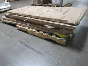 lot 112 image: WHOLESALE MIXED PALLET OF MISCELLANEOUS SHOWERBATH GLASS DOOR PANELS
