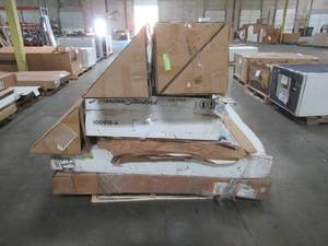 lot 114 image: WHOLESALE MIXED PALLET OF MISCELLANEOUS BATHSHOWER WALLS AND SHOWER PANS