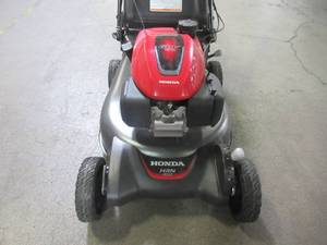 lot 33 image: Honda 21 in. 3-in-1 Variable Speed Gas Walk Behind Self Propelled Lawn Mower with Auto Choke HRN216VKA