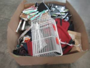 lot 125 image: WHOLESALE MIXED PALLET OF MISCELLANEOUS SMALL HOUSEWARES AND OFFICE ITEMS